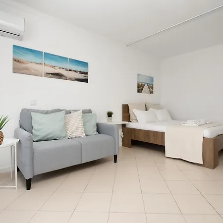 Apartmán Sunny W/ Balcony In By Lovelystay